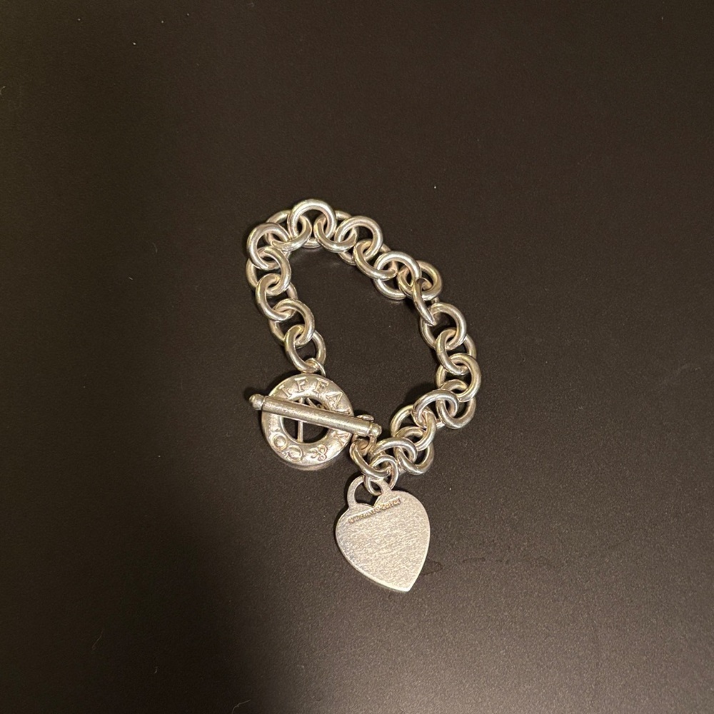 J31 TIFFANY AND CO Silver Heart Charm Bracelet
